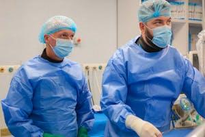 TAVI în premieră prin abord subclavicular drept: soluție inovatoare pentru un pacient cu stenoză aortică severă și anatomie vasculară inaccesibilă