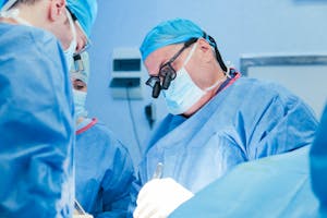 Intervenție complexă de înlocuire a valvei aortice prin abord minim invaziv – un caz tratat cu success în cadrul MONZA ARES