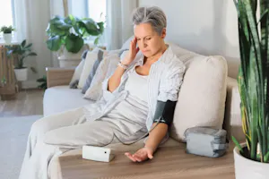 Fluctuațiile tensiunii arteriale: Cauze, diagnostic și opțiuni de tratament