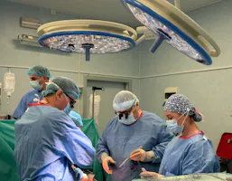 Reconstrucție aorto-bifemurală într-un caz complex de boală vasculară severă asociată cu arterită Takayasu