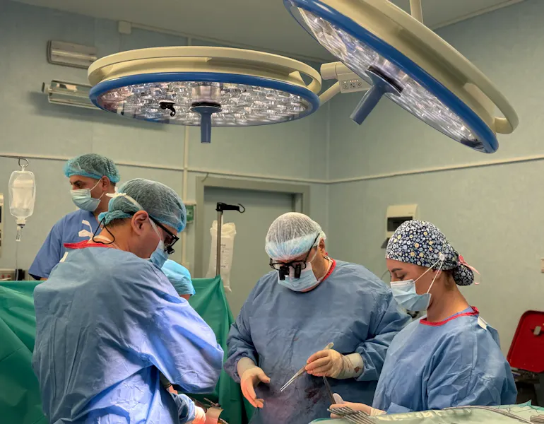 Reconstrucție aorto-bifemurală într-un caz complex de boală vasculară severă asociată cu arterită Takayasu