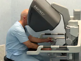 Soluție chirurgicală robotizată pentru o stenoză esofagiană severă post fistulă eso-pleurală