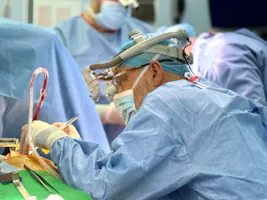 DOAR LA MONZA ARES: premieră în România – revascularizație coronariană completă fără tăierea sternului