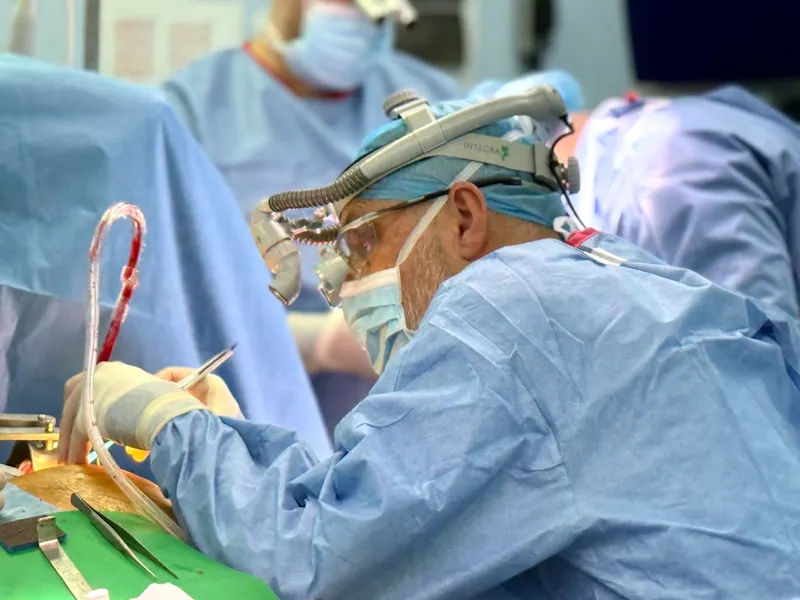 DOAR LA MONZA ARES: premieră în România – revascularizație coronariană completă fără tăierea sternului