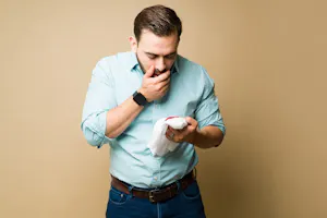Hemoptizia (tuse cu sânge): cauze, simptome, diagnosticare și tratament