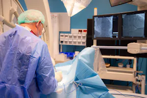 O procedură complexă de resincronizare cardiacă, realizată cu succes la MONZA ARES, într-un caz cu anatomie dificilă