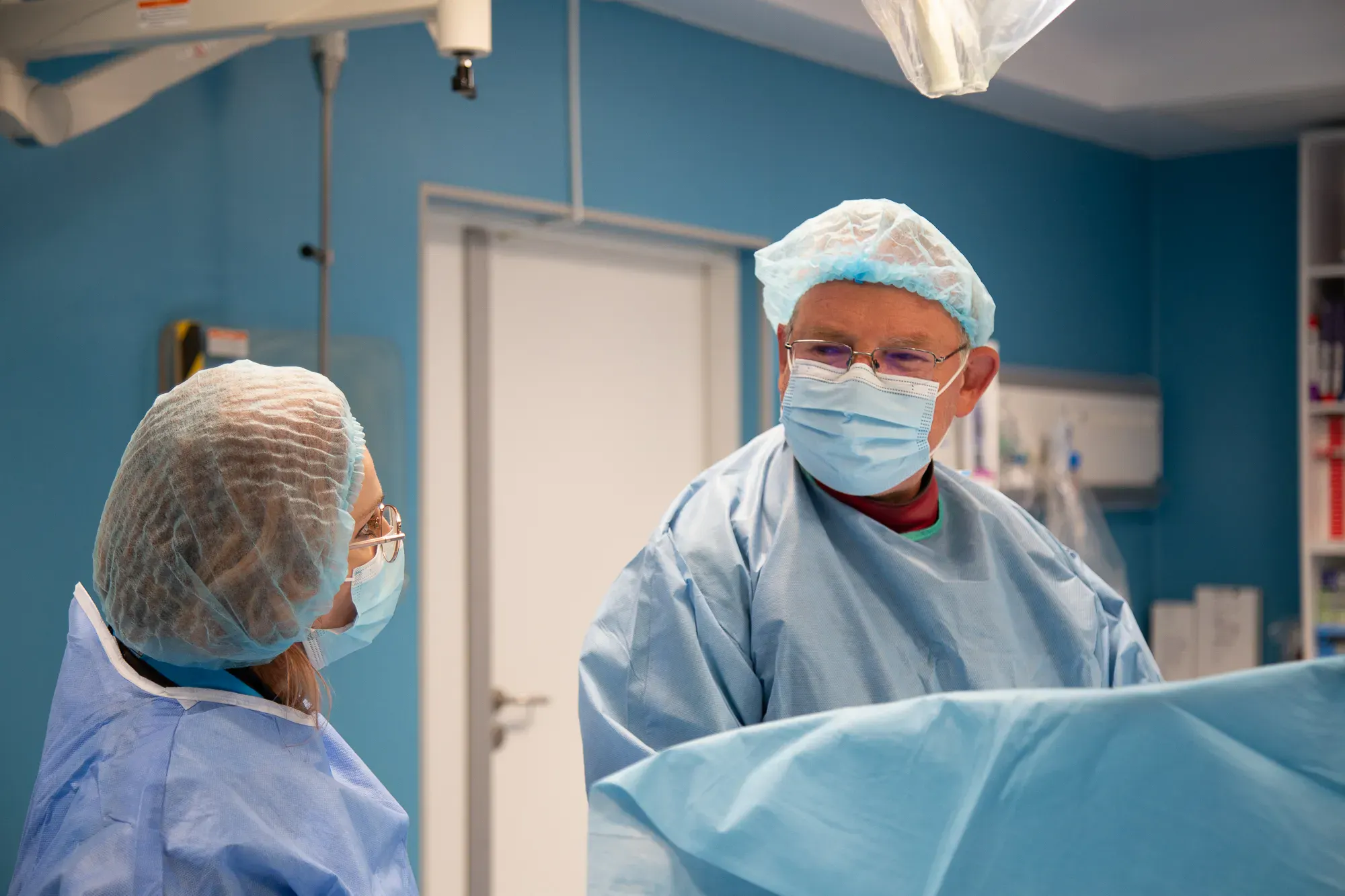 Echipă medicală MONZA ARES în timpul unei proceduri complexe de resincronizare cardiacă CRT-D Select 86 more words to run Humanizer.