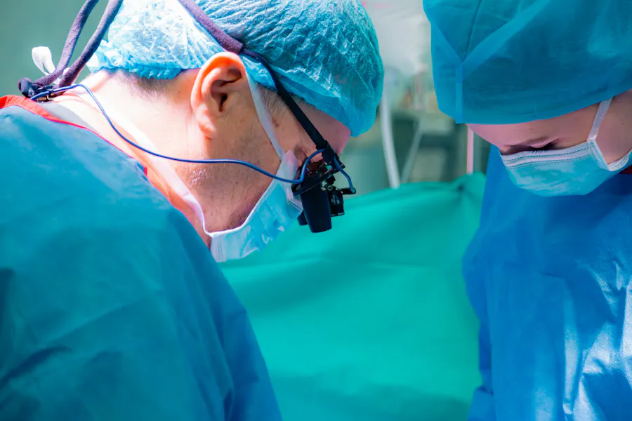 Operație pentru anevrism de aortă: două intervenții complexe care au salvat viața unui pacient la MONZA ARES