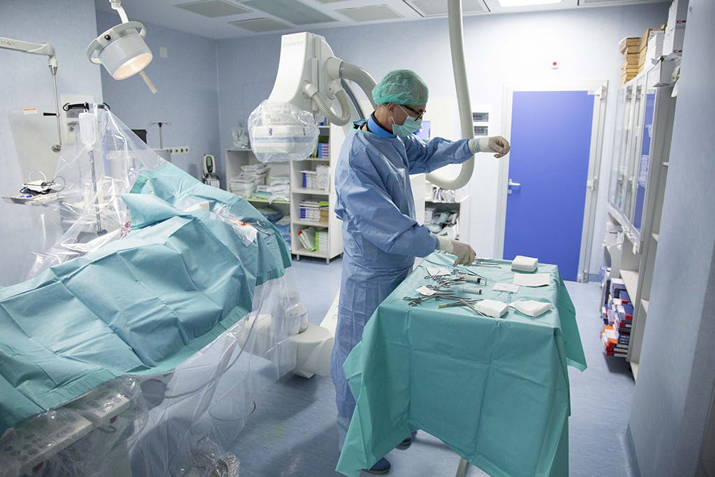 Doctor Ion Bostan - Implantarea unui stimulator cardiac