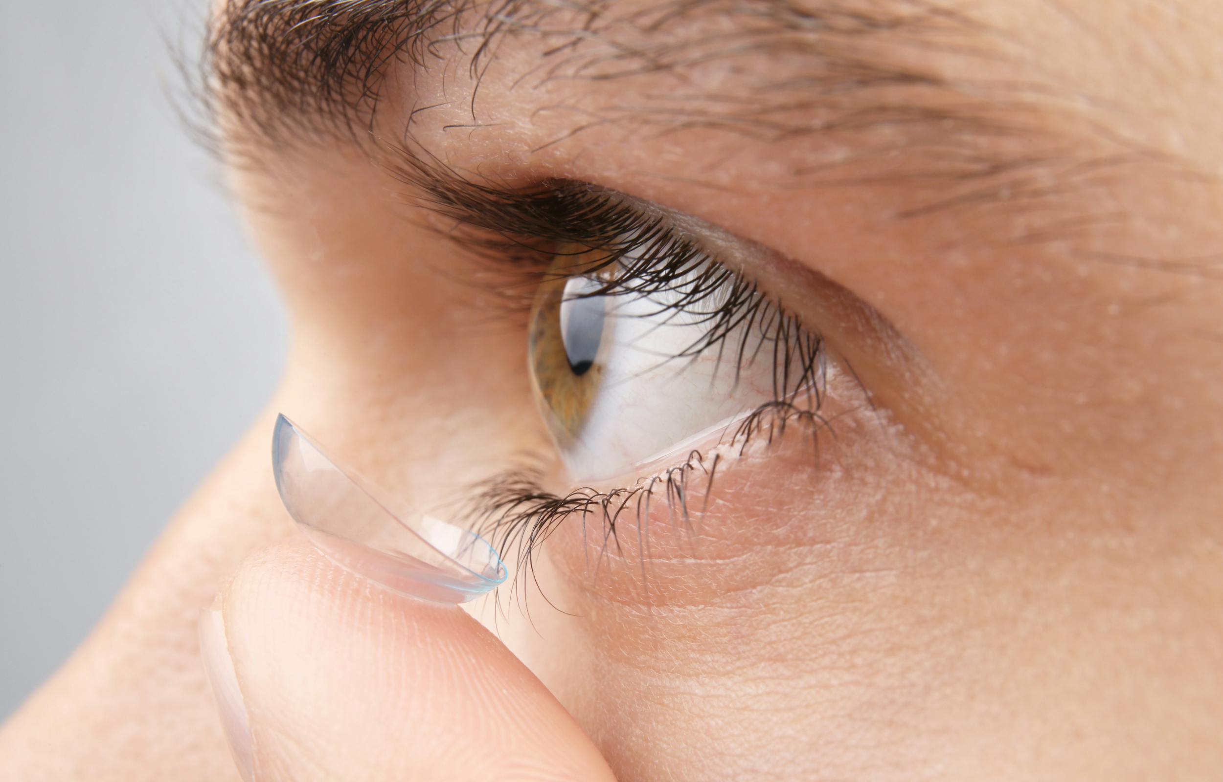 Infrared vision contact lenses
