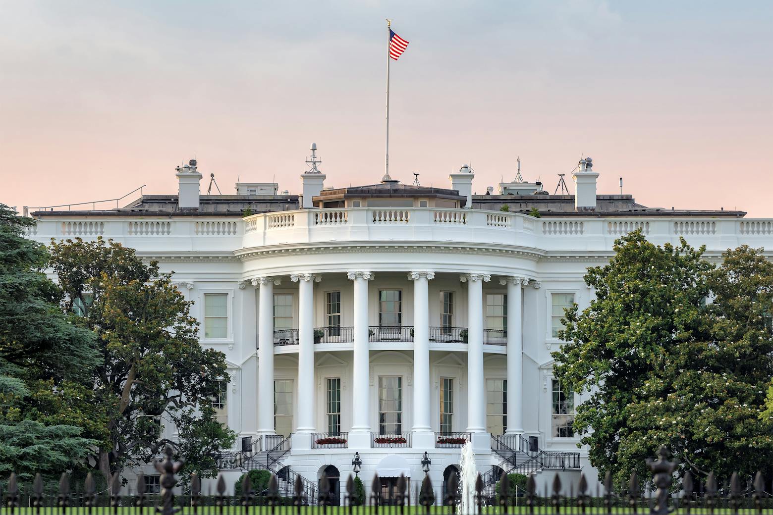 Image of the White House representing the Supreme Court asking the Solicitor General about the Roundup cancer trial.