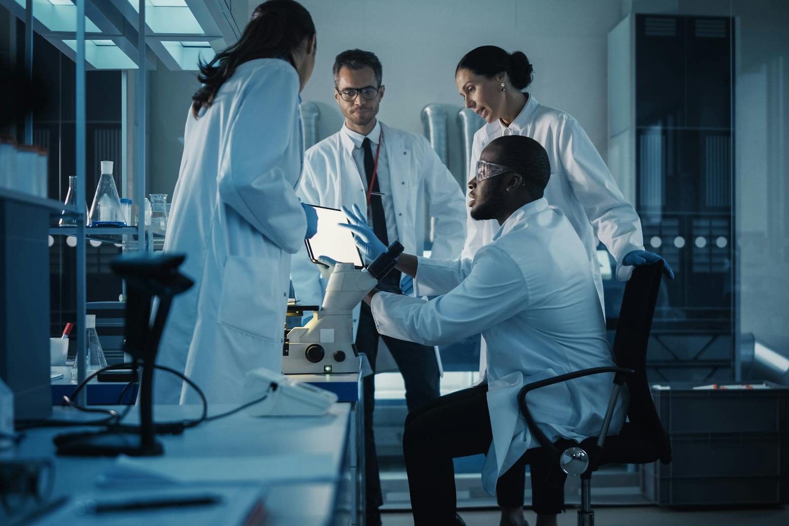 A group of scientists in a lab representing Zantac expert testimony hearings.