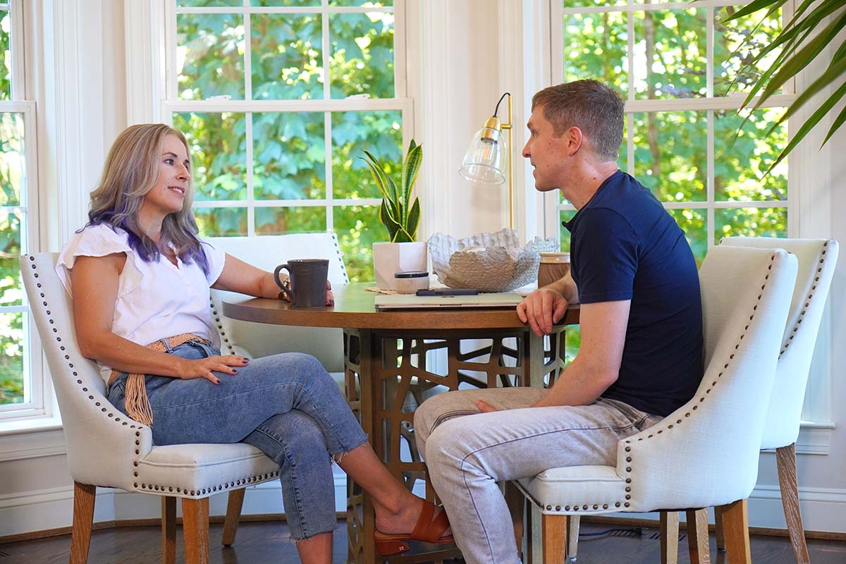 Meetify co-founders Dan and Angel Rutledge meet over coffee.