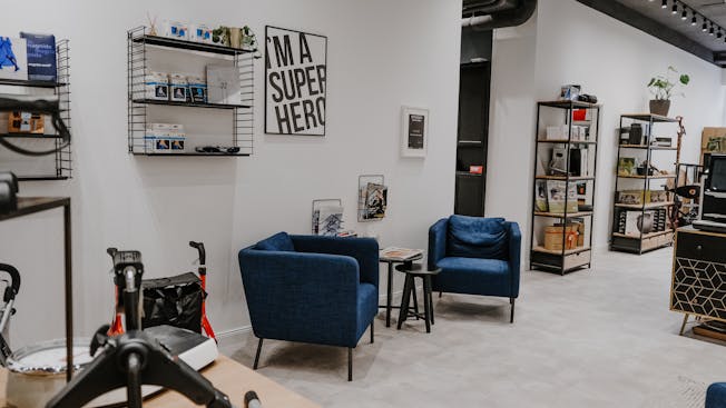 Impressionen unseres Wartebereichs am Neuen Wall 77.