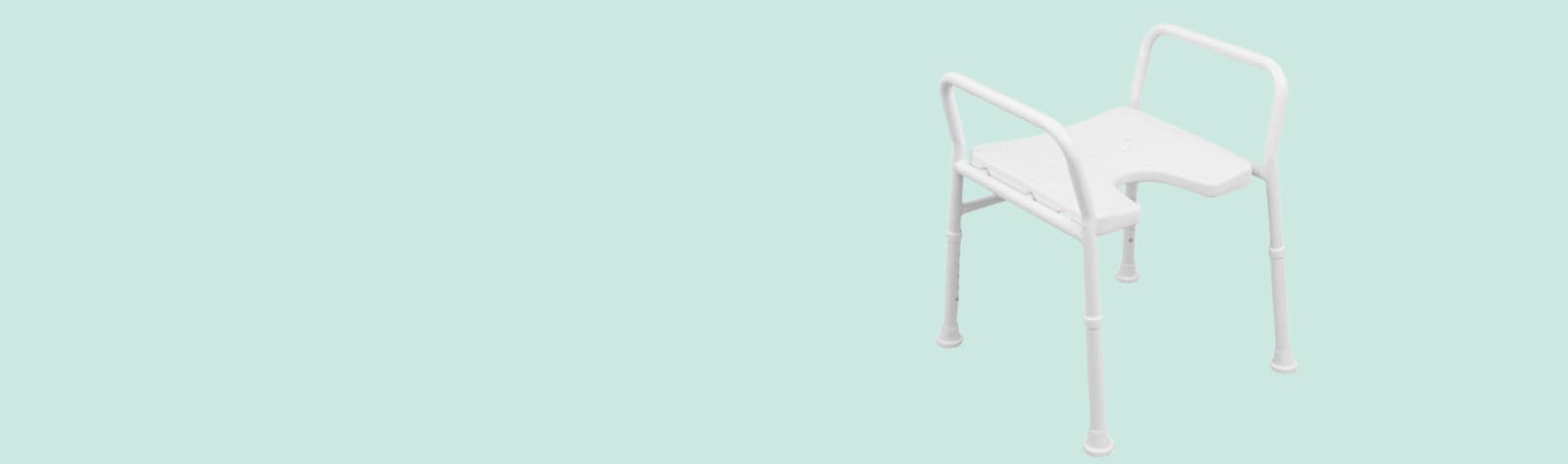 Duschhocker vor grünem Hintergrund