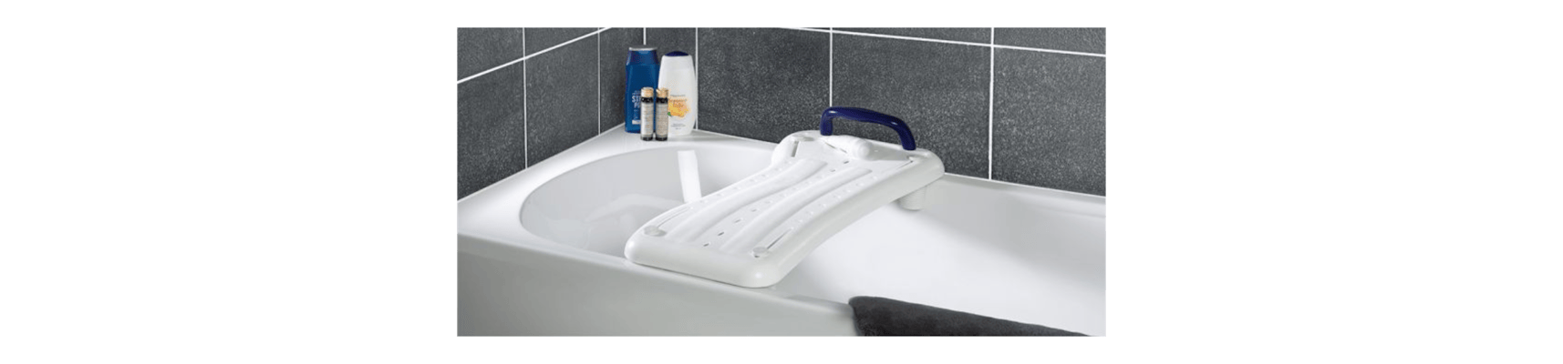 Bild von einem Badewannenbrett auf einer Badewanne.