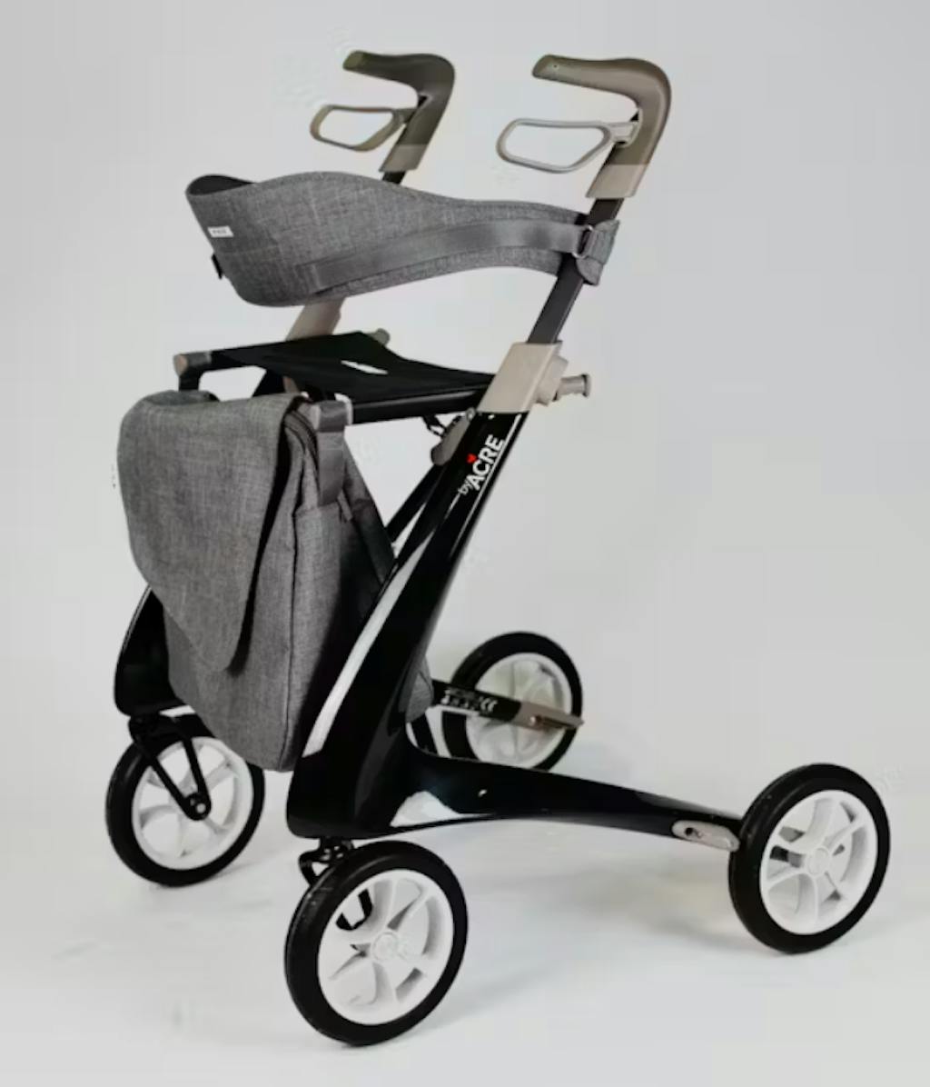 Rollator vor weißem Hintergrund