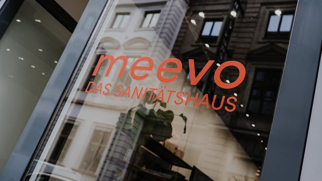 meevo Fensteraufkleber am Neuen Wall