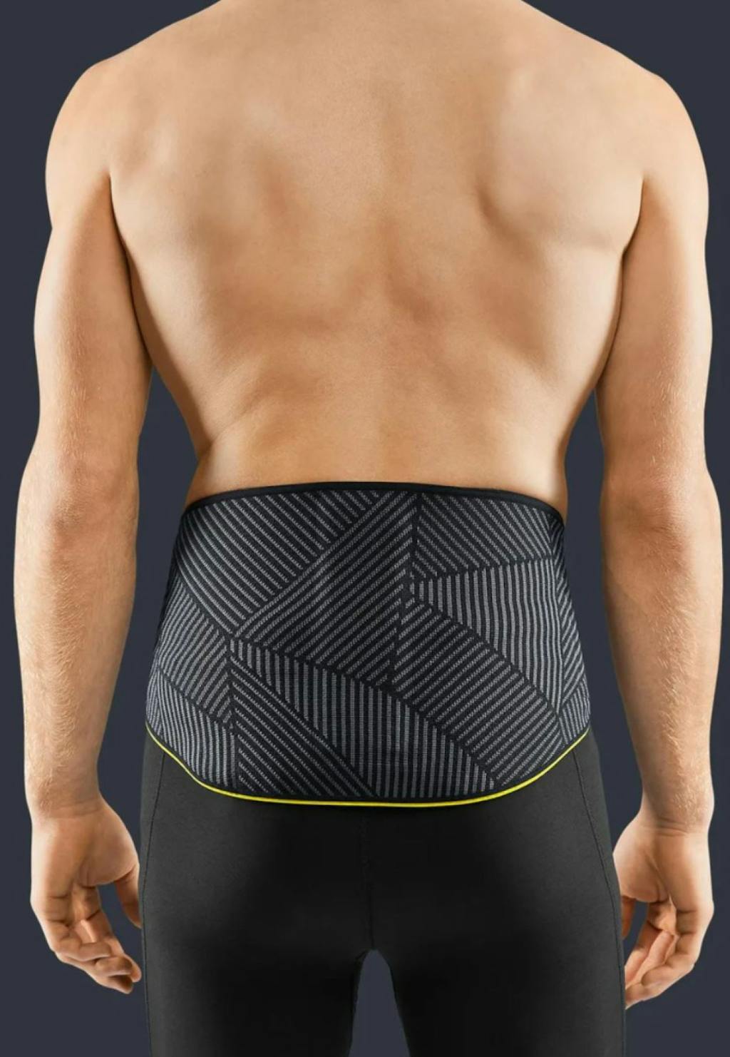 Mann trägt Lumbamed e motion