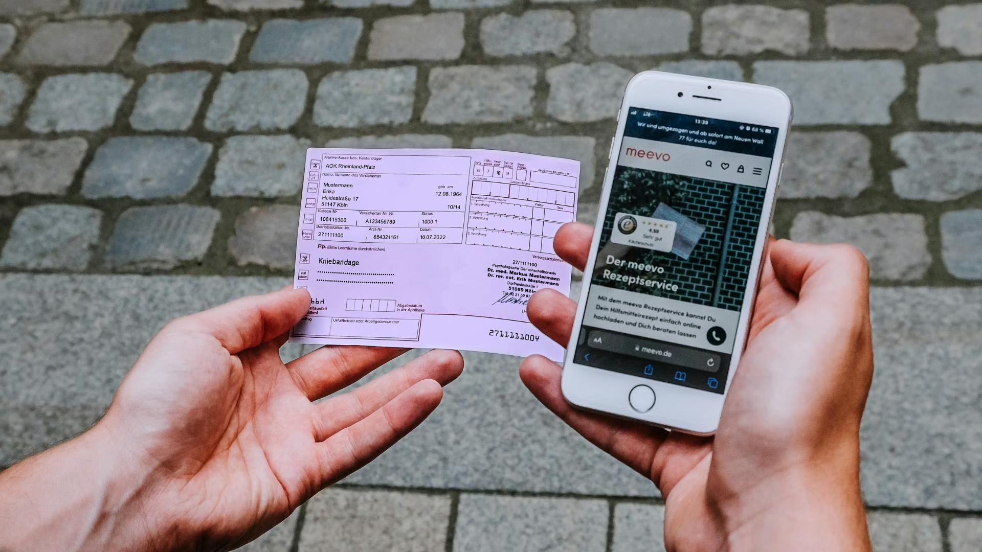 Rezept in der Hand