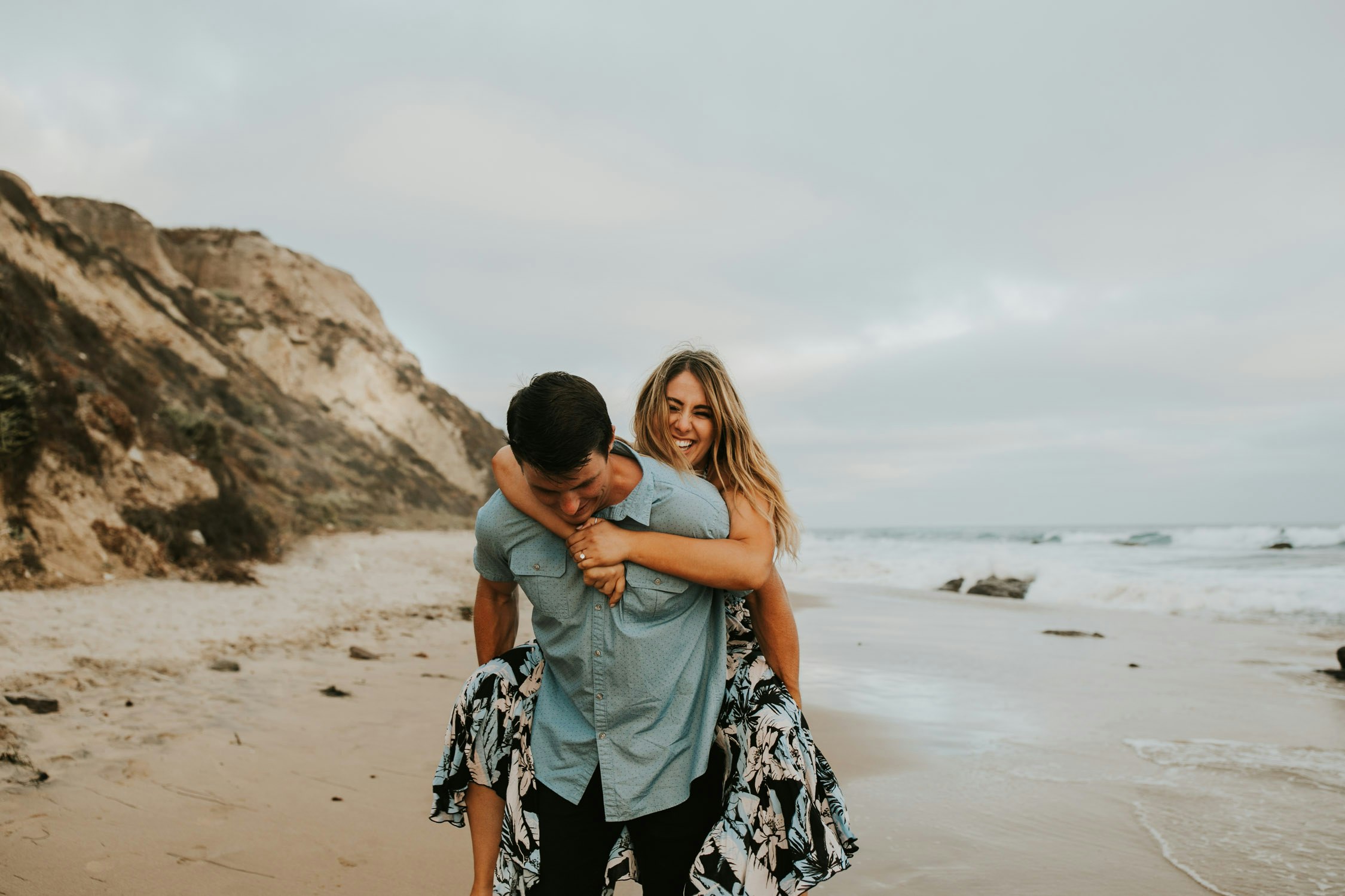 laura-collin-summer-engagement-crystalcove-2019-15