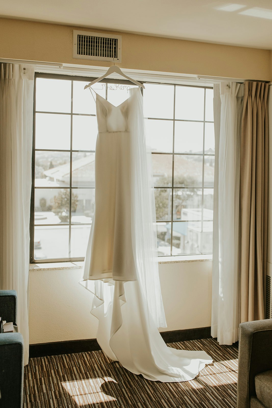 romantic-summerwedding-libertystation-brick-4-