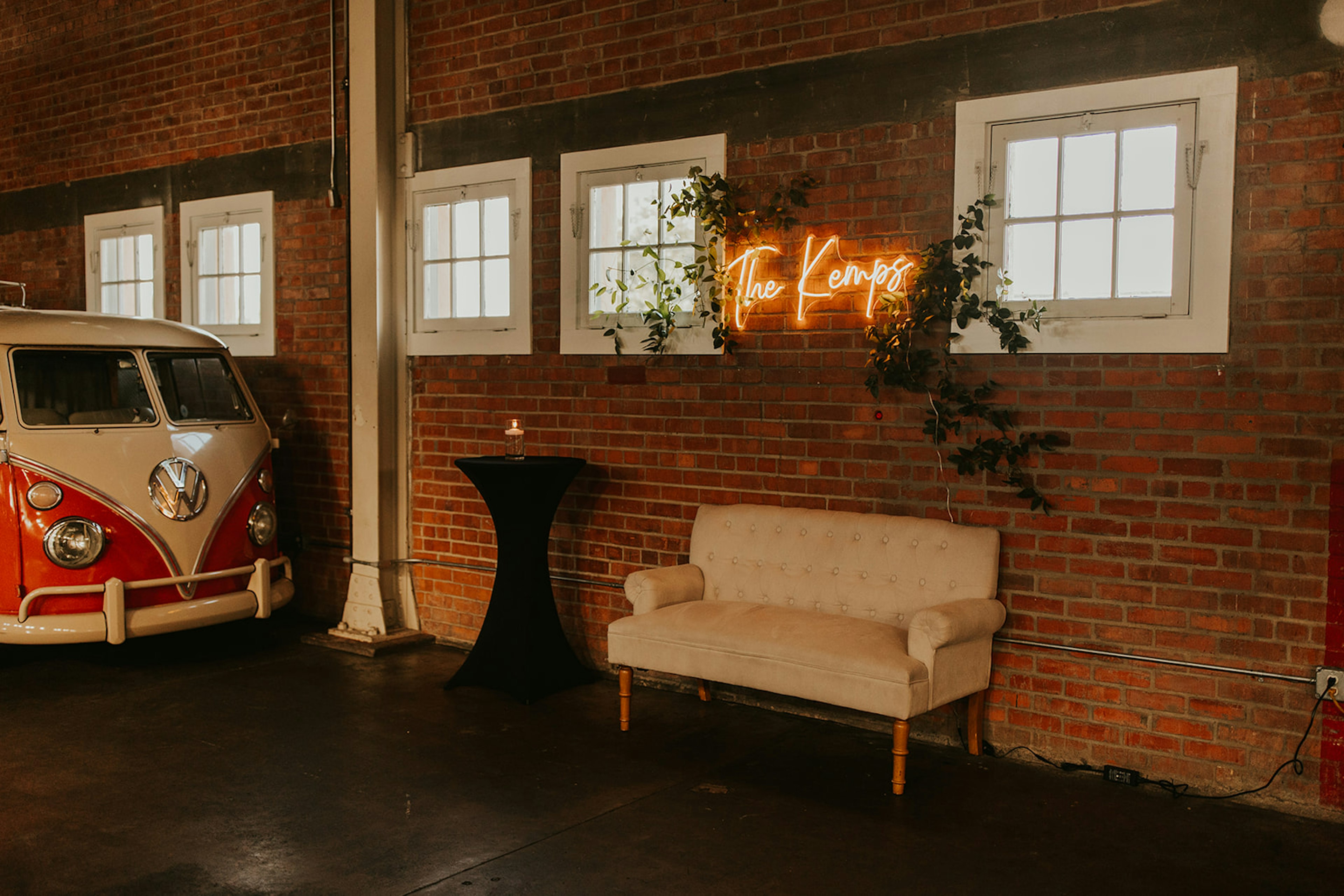 romantic-summerwedding-libertystation-brick-37-