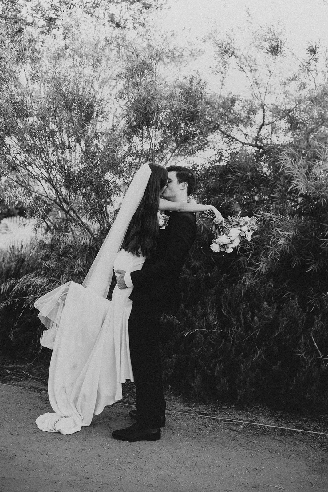 romantic-summerwedding-libertystation-brick-61-