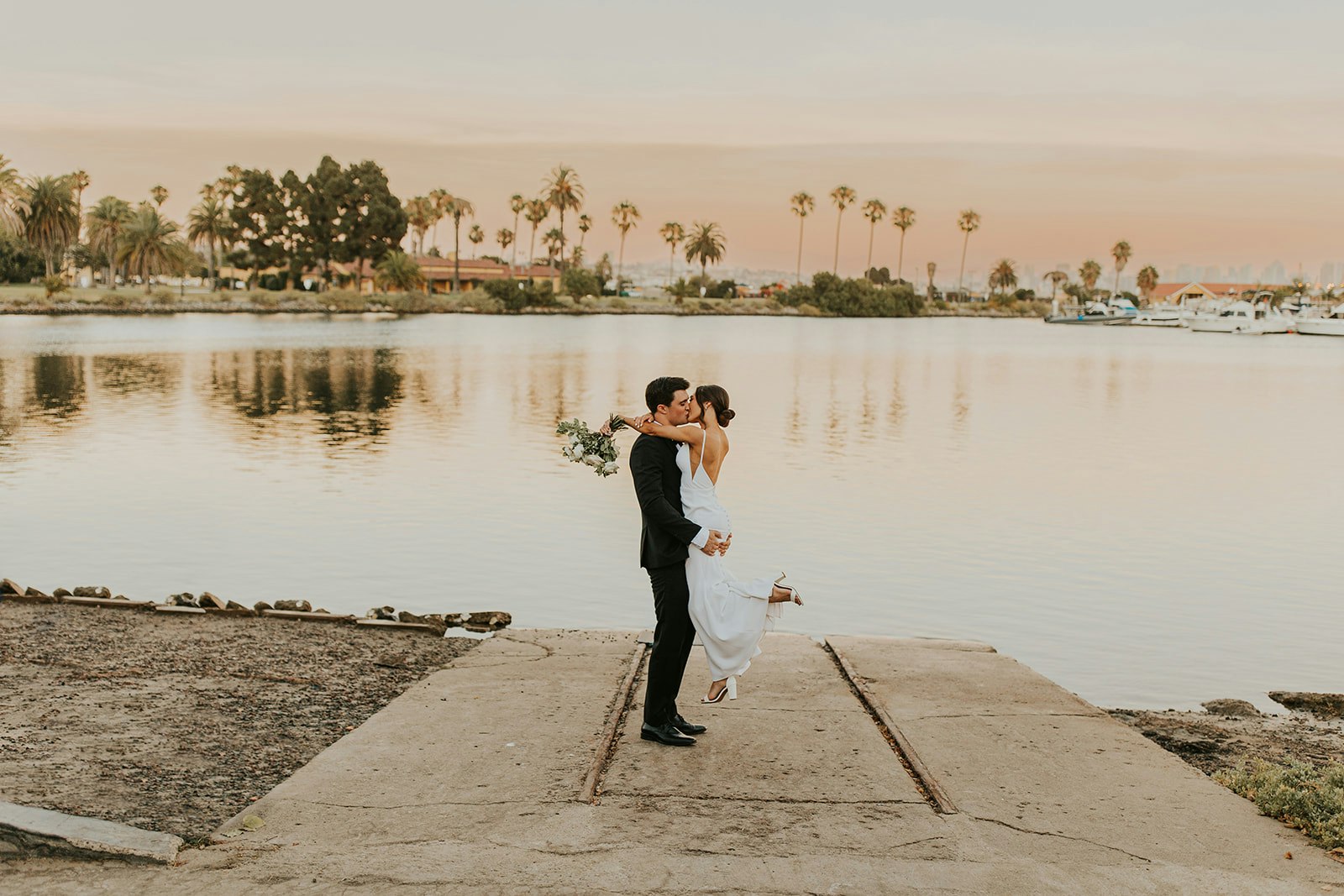 romantic-summerwedding-libertystation-brick-74-