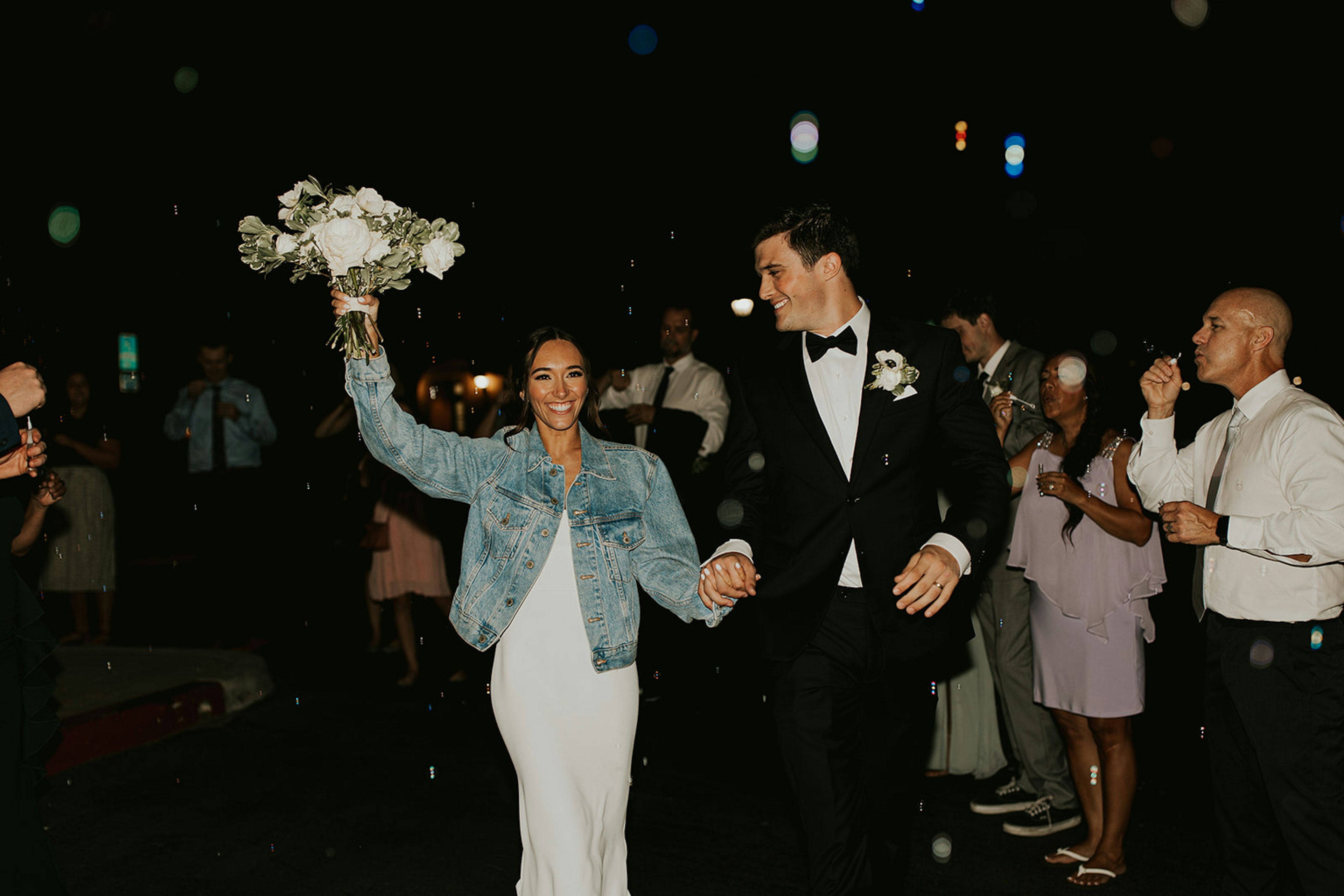 PPdc1huKoIC_romantic-summerwedding-libertystation-brick-105-