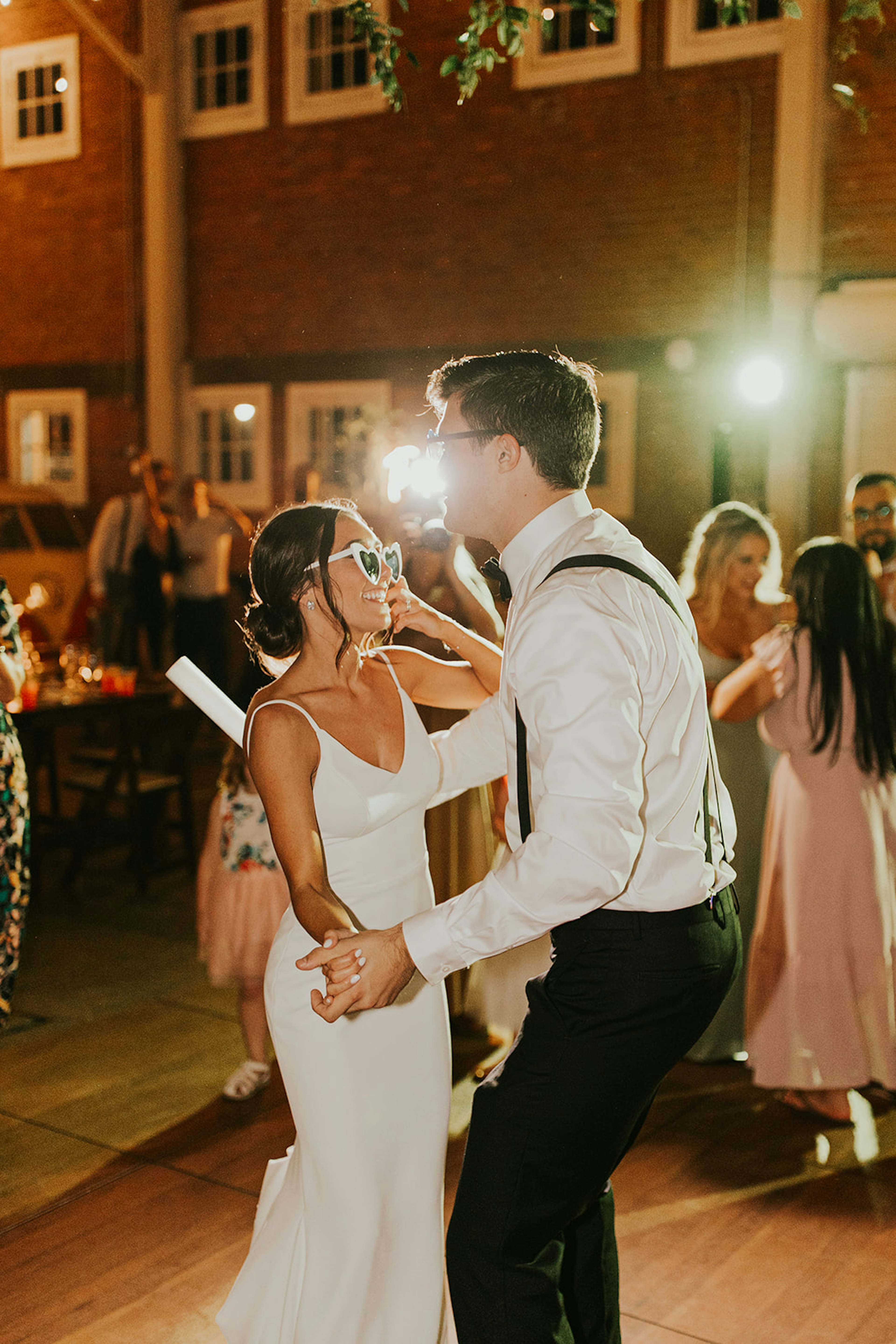 _Pdc1huKoIF_romantic-summerwedding-libertystation-brick-108-