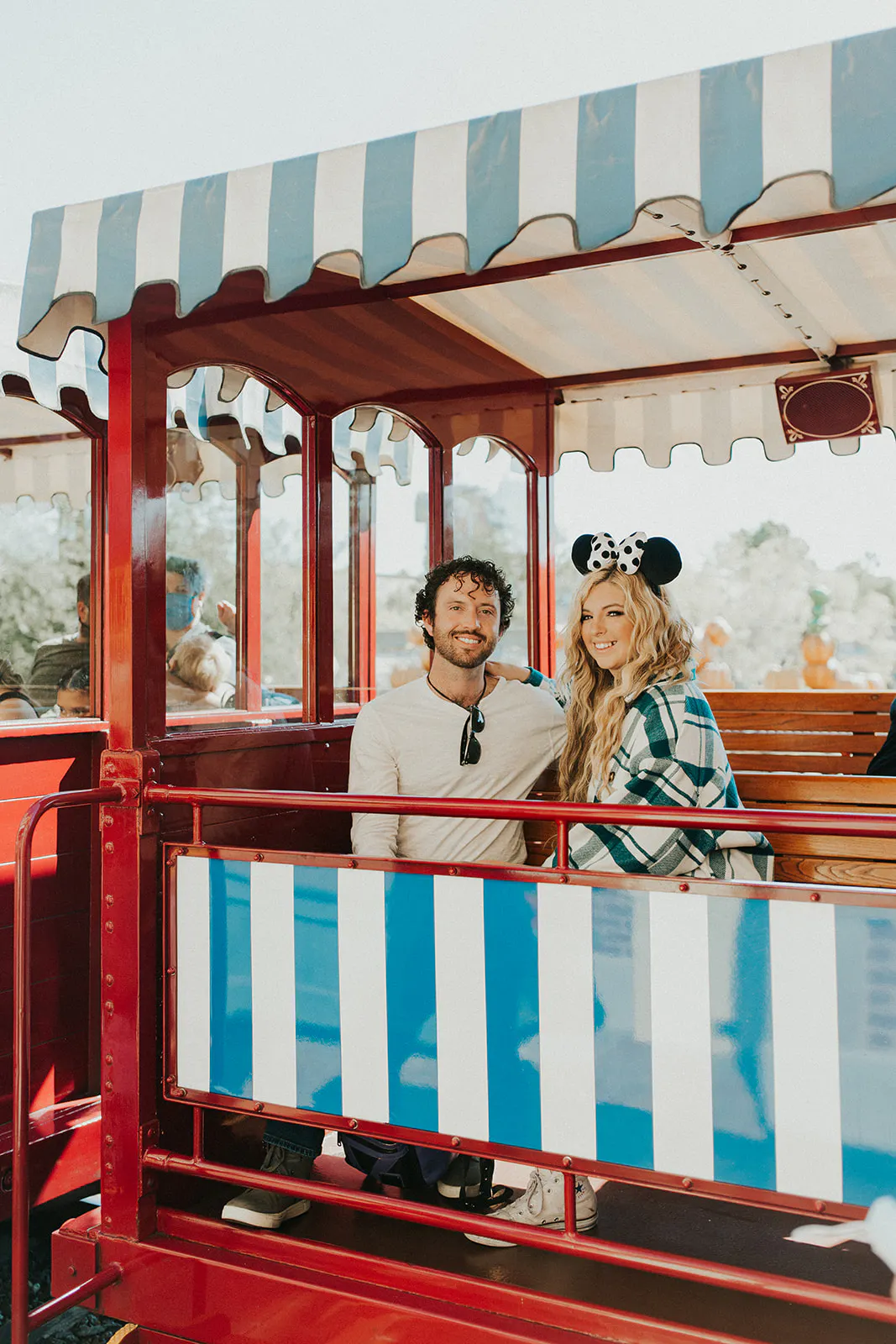 Disneyland Engagement Session for Olivia & Dustin - Meggy Weggy | San ...