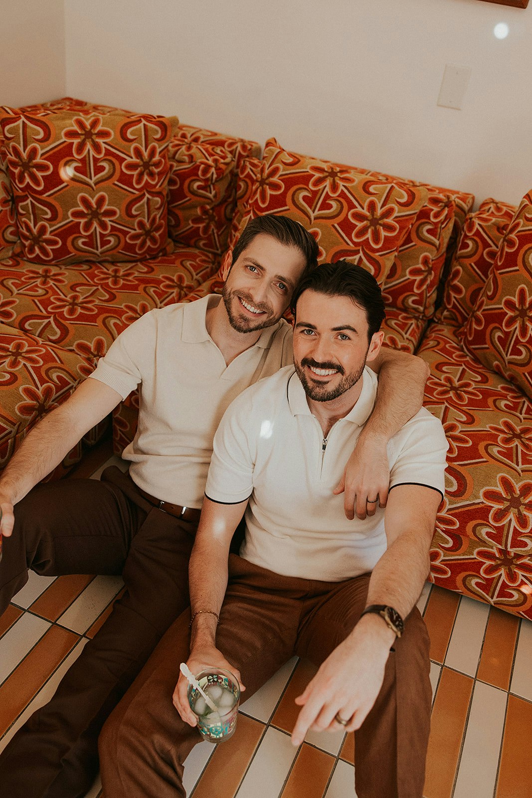 R8idWJ-7kSeAi_palmsprings-dazeyhouse-engagementphotos-16-