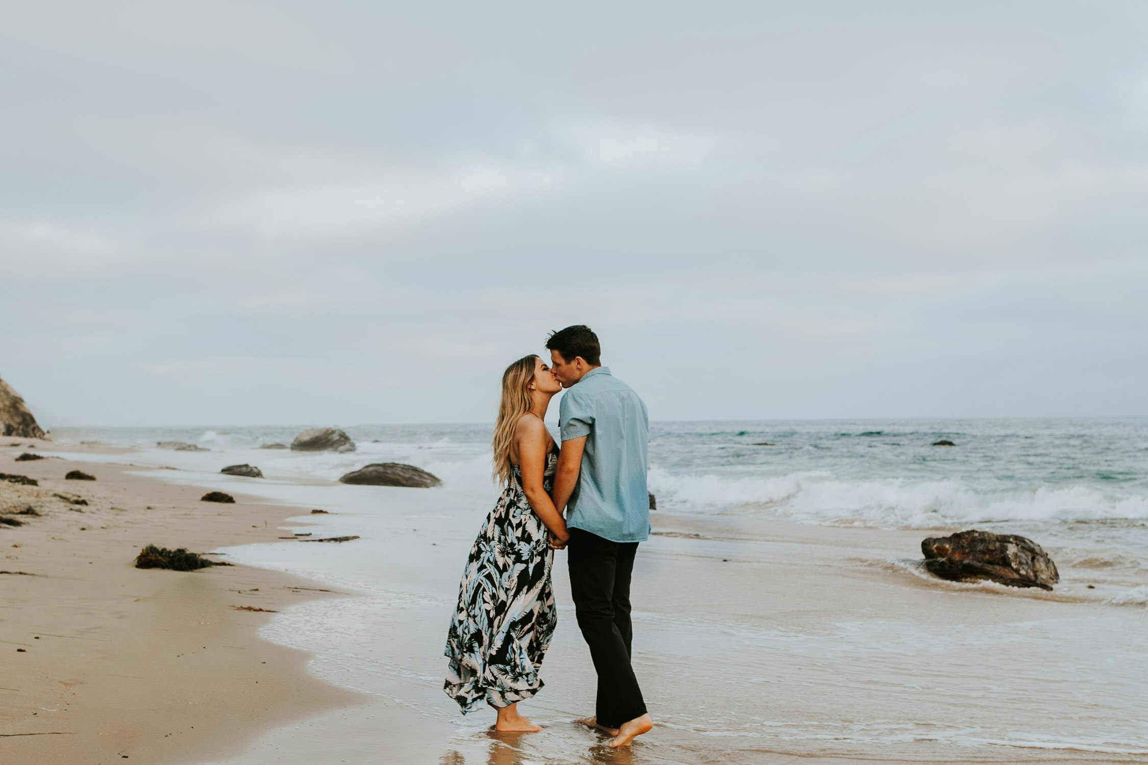laura-collin-summer-engagement-crystalcove-2019-44