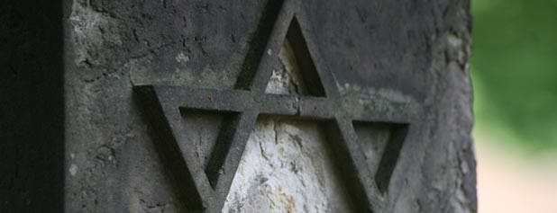 partie d'une stèle juive avec l'étoile de David