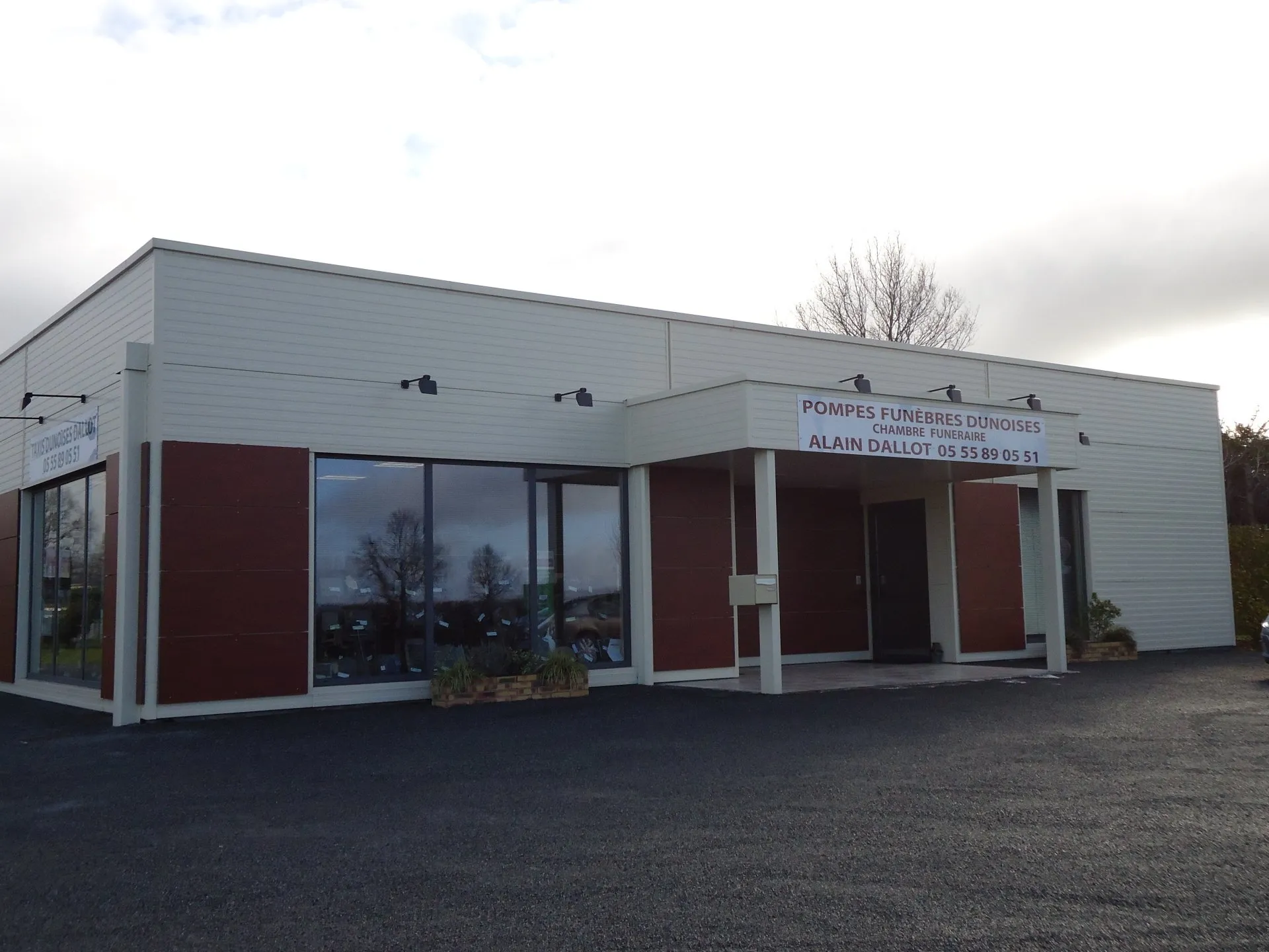 `photo de l'établissement de ${name}`