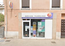 Devanture de Pompes Funèbres Générales
