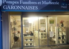 Devanture de Pompes Funèbres et Marbrerie GARONNAISES