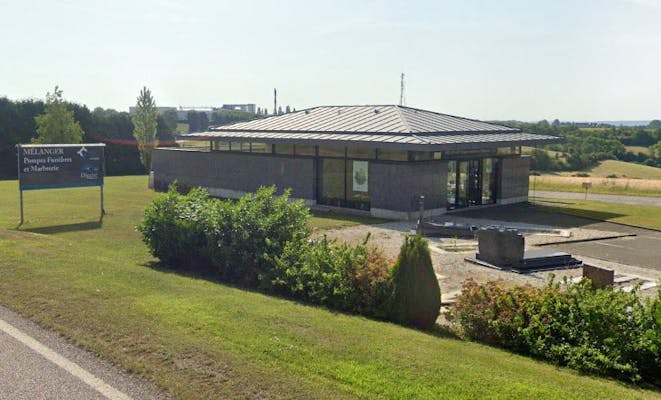 Photographie Pompes Funèbres et Marbrerie Mélanger de Saint-Hilaire-le-Châtel