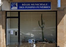 Devanture de Pompes Funèbres Municipale