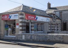 Devanture de Pompes Funèbres Chau Voves