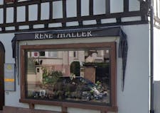 Devanture de Pompes Funèbres Haller René