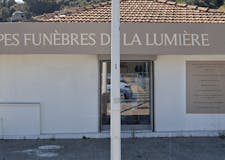 Devanture de Pompes Funèbres Marbrerie de La Lumière