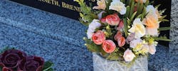 Pour quelle(s) raison(s) offre-t-on des fleurs pour un deuil ?