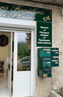 Photographie de la Pompes Funèbres de la Plaine de Valderoure