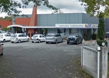 Devanture de Pompes Funèbres Générales