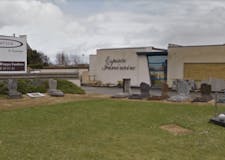 Devanture de Pompes Funèbres et Marbrerie Gouriou