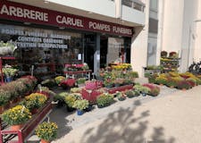 Devanture de Pompes Funèbres Caruel