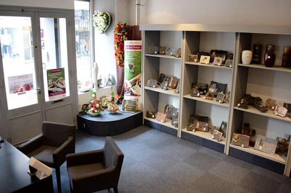 Photographie de la Pompes Funèbres Santi de la ville de Cours-la-Ville