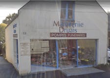Devanture de Pompes Funèbres et Marbrerie Druais